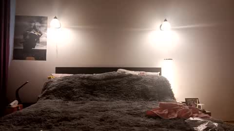 Lora online show from 12-17-24, 12:54