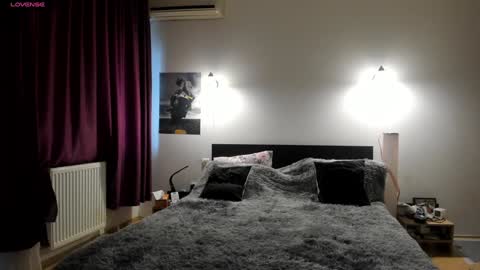 Lora online show from 12-30-24, 11:26