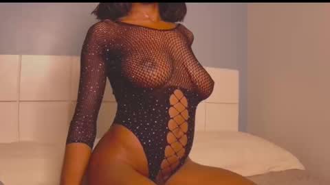 Snapshot of loraforreal chatting on 09-28-25, 01:55 Blackcat online show from 09-28-25, 01:55