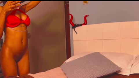 Snapshot of loraforreal chatting on 11-01-25, 02:24 Blackcat online show from 11-01-25, 02:24