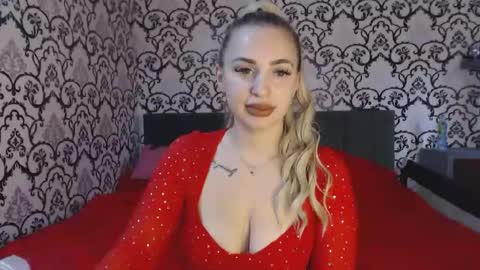 Snapshot of lorasinclare chatting on 10-16-25, 09:10 Queen LoraSinClare online show from 10-16-25, 09:10