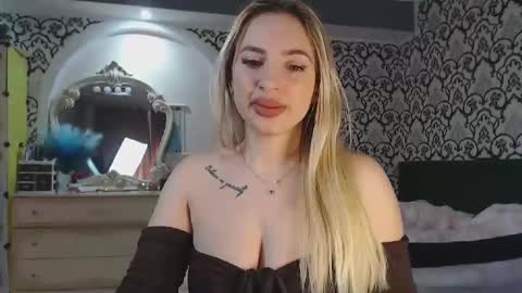 Queen LoraSinClare online show from 02-16-26, 08:43