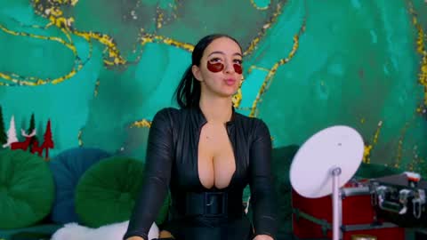 Snapshot of lorawarnner chatting on 12-23-24, 06:37 Miss online show from 12-23-24, 06:37