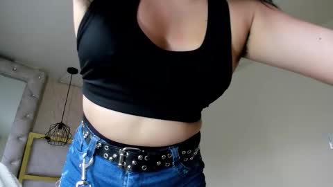 Snapshot of lorber chatting on 10-11-25, 12:26 online show from 10-11-25, 12:26