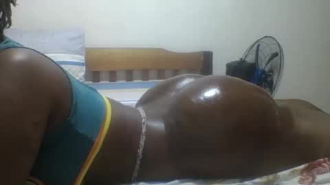 Snapshot of loreencutie chatting on 10-06-25, 07:11 loreen online show from 10-06-25, 07:11