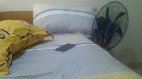 Snapshot of loreencutie chatting on 10-22-25, 05:08 loreen online show from 10-22-25, 05:08