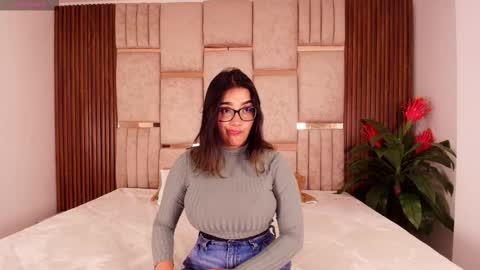  Lorein  online show from 10-16-25, 08:21