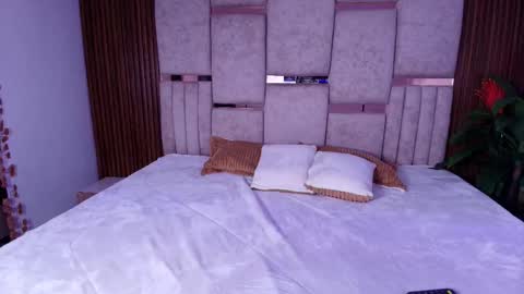  Lorein  online show from 11-10-25, 09:47