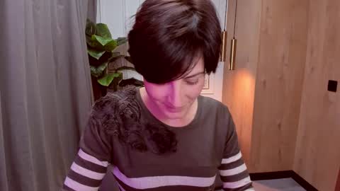 Loren online show from 10-22-25, 02:28