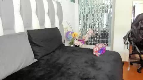 Loren   online show from 06-17-26, 11:34