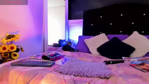 lesly lorena online show from 01-24-25, 05:10