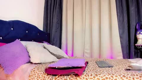 lesly lorena online show from 10-03-25, 02:52