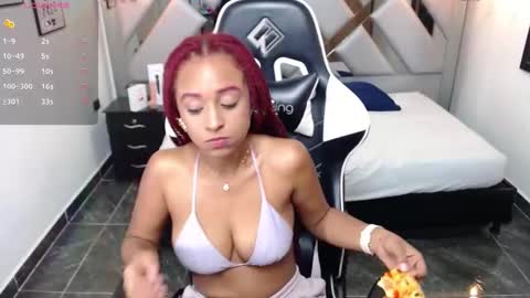 Snapshot of lorena_vieira_ chatting on 12-15-24, 11:09 Lorena Vieira  online show from 12-15-24, 11:09
