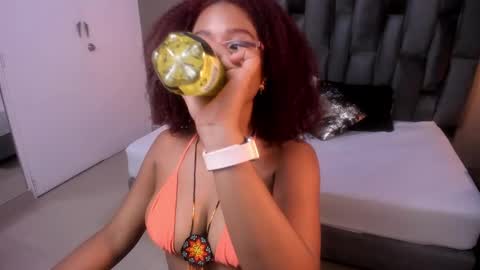 Snapshot of lorena_vieira_ chatting on 01-11-25, 07:49 Lorena Vieira  online show from 01-11-25, 07:49
