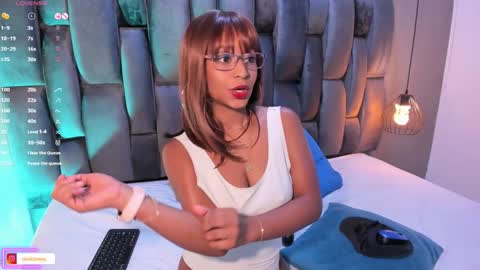 Snapshot of lorena_vieira_ chatting on 01-24-25, 10:19 Lorena Vieira  online show from 01-24-25, 10:19