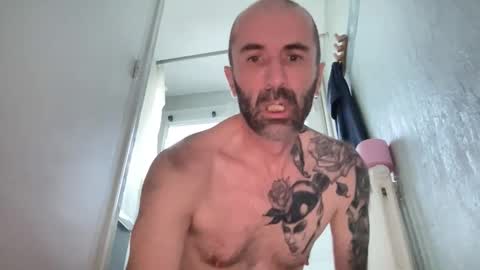 Snapshot of lorenzo44300 chatting on 12-15-25, 03:49 lorenzo44300 online show from 12-15-25, 03:49