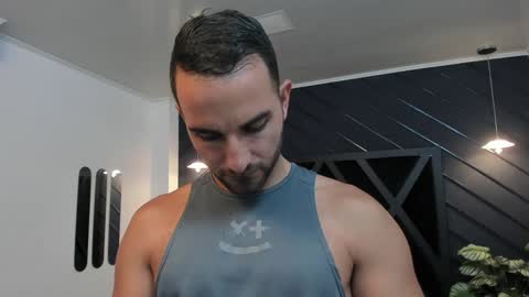  L O R E N Z O  Thumbs Up help  online show from 01-14-25, 05:23