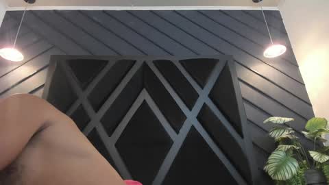  L O R E N Z O  Thumbs Up help  online show from 01-17-25, 11:29