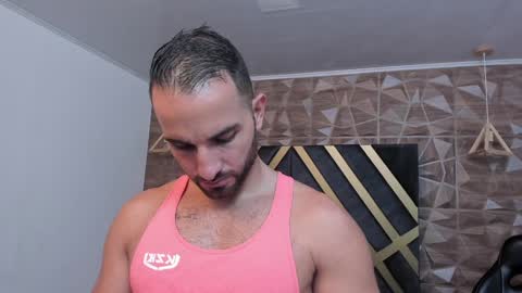  L O R E N Z O  Thumbs Up help  online show from 01-30-25, 05:39