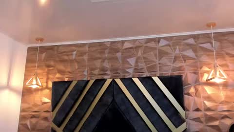  L O R E N Z O  Thumbs Up help  online show from 02-11-25, 05:18