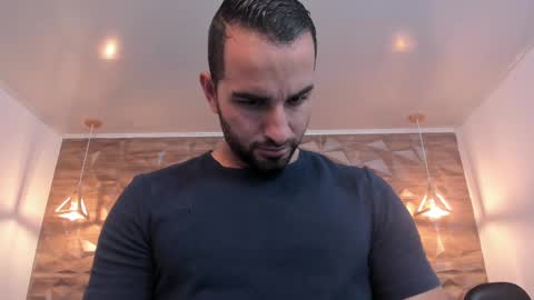  L O R E N Z O  Thumbs Up help  online show from 02-15-25, 05:17