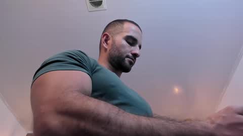  L O R E N Z O  Thumbs Up help  online show from 02-27-25, 05:36