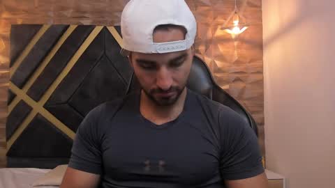  L O R E N Z O  Thumbs Up help  online show from 03-07-25, 05:28