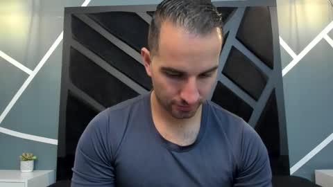  L O R E N Z O  Thumbs Up help  online show from 09-08-25, 05:56