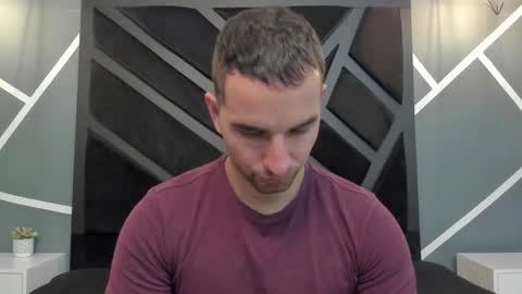  L O R E N Z O  Thumbs Up help  online show from 09-09-25, 05:23