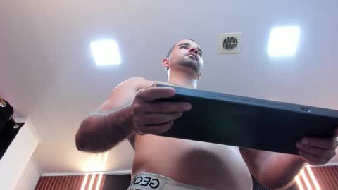  L O R E N Z O  Thumbs Up help  online show from 09-30-25, 05:18