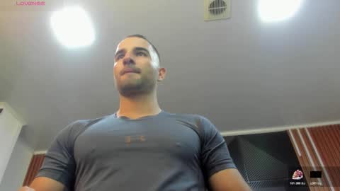  L O R E N Z O  Thumbs Up help  online show from 10-31-25, 11:11