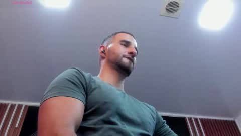  L O R E N Z O  Thumbs Up help  online show from 11-06-25, 06:09