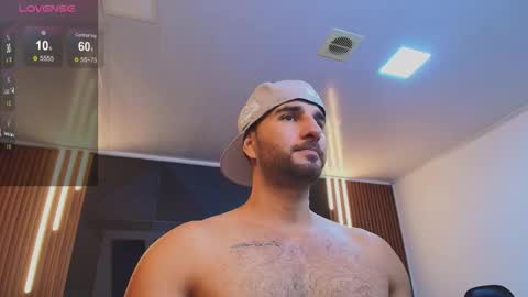  L O R E N Z O  Thumbs Up help  online show from 03-19-26, 05:17