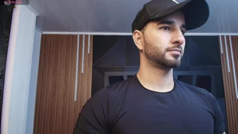  L O R E N Z O  Thumbs Up help  online show from 04-10-26, 11:15