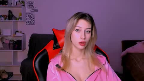 Lori online show from 10-07-25, 06:49