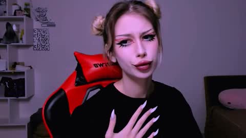 Lori online show from 12-01-25, 06:24