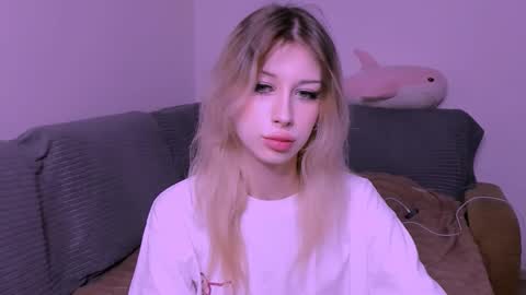 Lori online show from 12-04-25, 04:27