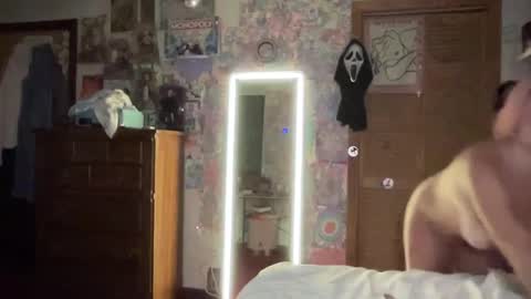 Snapshot of lorikane chatting on 09-12-25, 11:26 Lorelai Kane online show from 09-12-25, 11:26