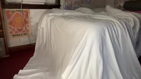 Snapshot of lorikane chatting on 09-15-25, 12:10 Lorelai Kane online show from 09-15-25, 12:10