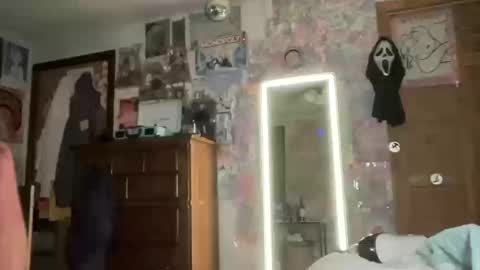 Snapshot of lorikane chatting on 10-10-25, 11:48 Lorelai Kane online show from 10-10-25, 11:48