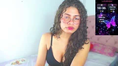 Snapshot of lorraine_rosse chatting on 10-23-25, 07:40 lorraine online show from 10-23-25, 07:40