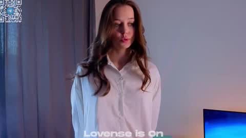 Snapshot of lost_mymind chatting on 11-17-25, 01:33 Jess online show from 11-17-25, 01:33