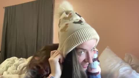 Snapshot of lothlori chatting on 12-21-25, 02:24 lothlori online show from 12-21-25, 02:24