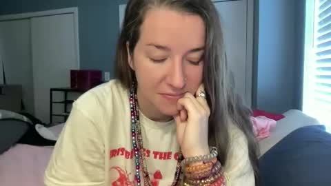 Snapshot of lothlori chatting on 02-19-26, 02:24 lothlori online show from 02-19-26, 02:24