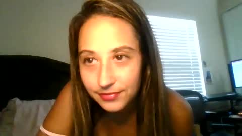 lotusflowerbomb95 online show from 04-30-26, 09:52