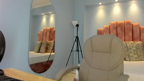 Snapshot of lou_rosse chatting on 05-28-26, 08:06 Lou Rosse online show from 05-28-26, 08:06