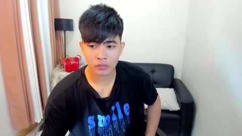 Snapshot of louie_cute_asian chatting on 02-01-25, 01:34 Kylie online show from 02-01-25, 01:34