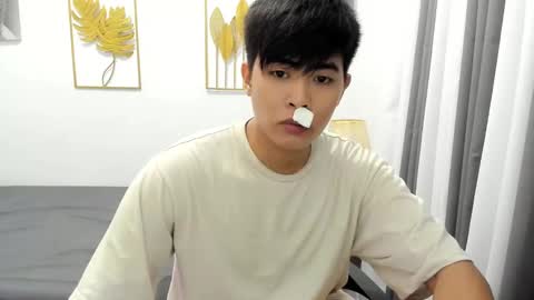 Snapshot of louie_cute_asian chatting on 02-22-25, 05:12 Kylie online show from 02-22-25, 05:12