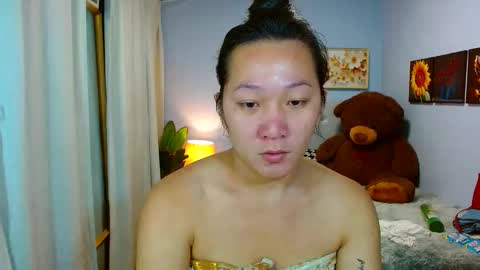 Snapshot of louie_sexy chatting on 10-14-25, 11:33 Cathy online show from 10-14-25, 11:33
