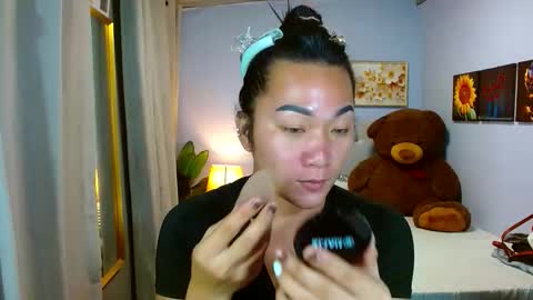 Snapshot of louie_sexy chatting on 11-04-25, 12:37 Cathy online show from 11-04-25, 12:37